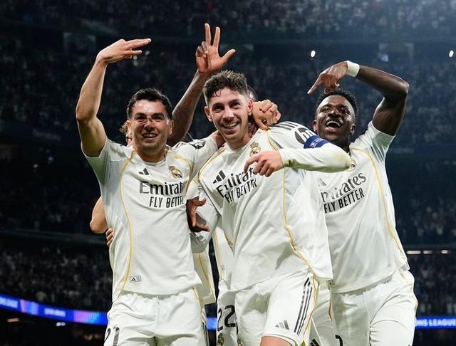 世界杯客户端升级-皇马3-0横扫曼城！27岁队长轰22分钟帽子戏法！英超6队竟难求一胜